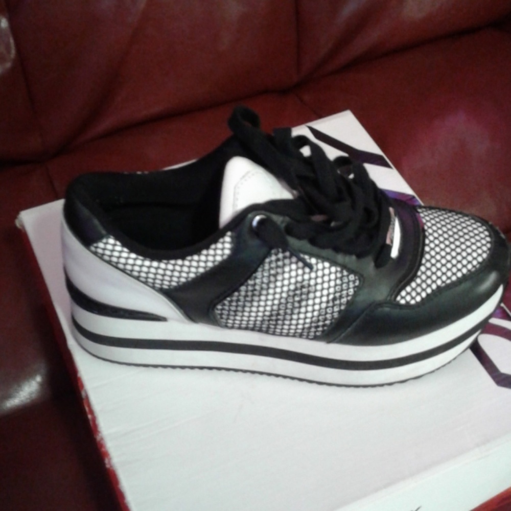 Platform Sneaker - Picture 4 of 6